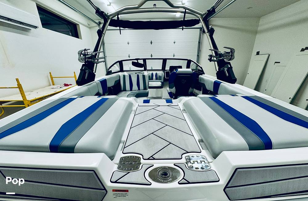 Slide: The Image of Malibu 22 LSV 2023 - 15300374