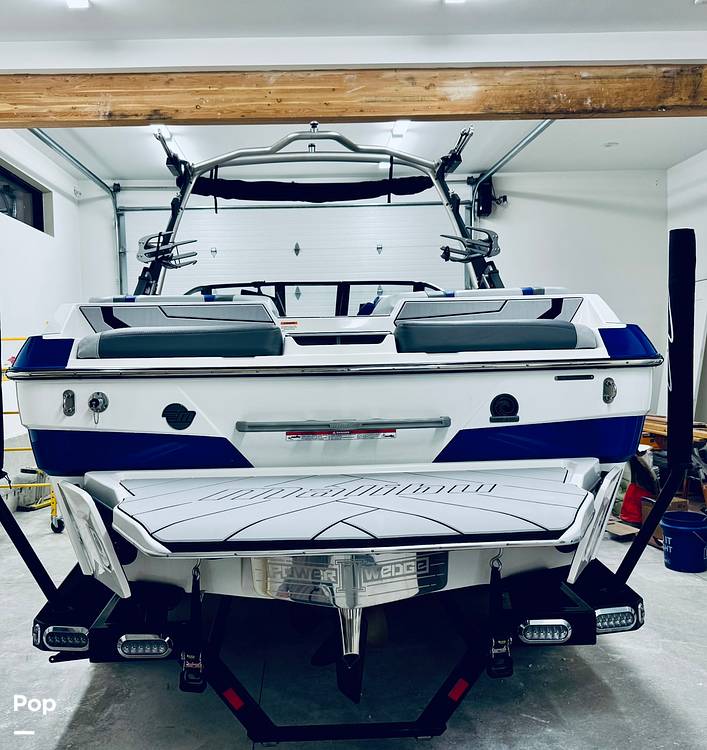 Slide: The Image of Malibu 22 LSV 2023 - 15300393