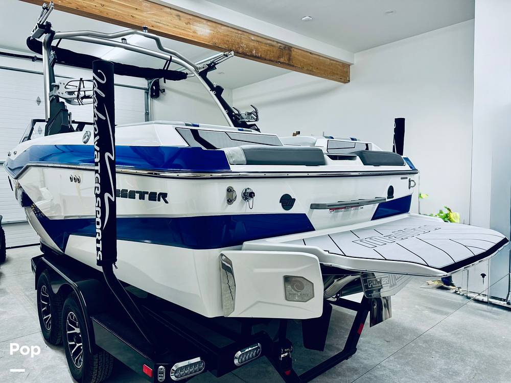 Slide: The Image of Malibu 22 LSV 2023 - 15300394