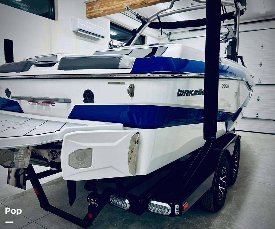 Slide: The Image of Malibu 22 LSV 2023 - 15300395