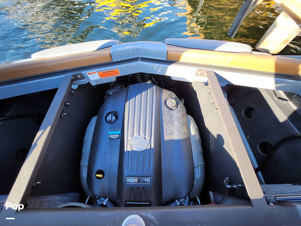 Slide: The Image of Malibu 22 LSV Wakesetter 2020 - 11607850