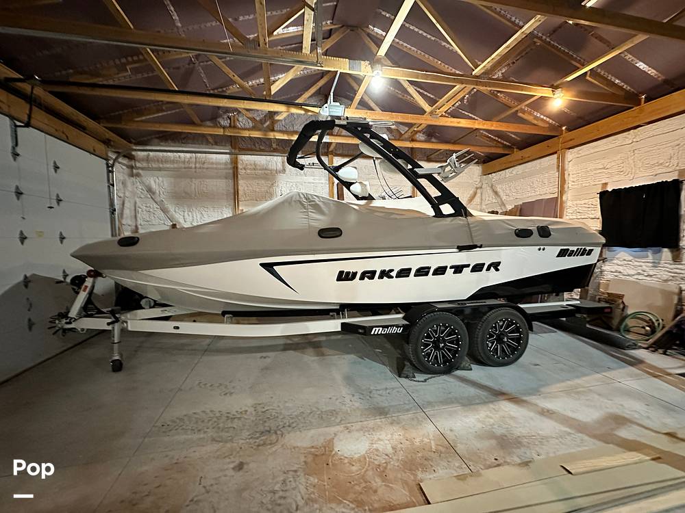 Slide: The Image of Malibu 23 LSV 2016 - 15007693