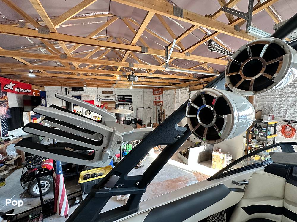 Slide: The Image of Malibu 23 LSV 2016 - 15007797