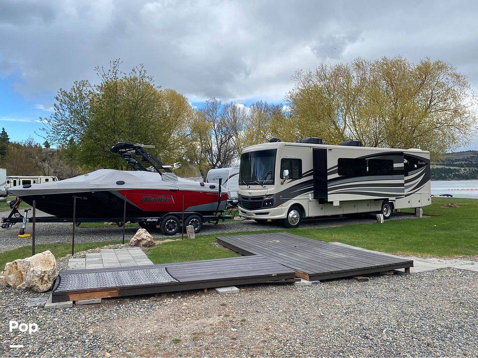 Slide: The Image of Malibu 23 LSV 2018 - 1