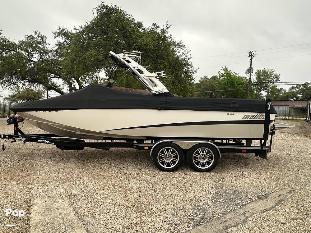 Slide: The Image of Malibu 247 LSV 2011 - 15313700