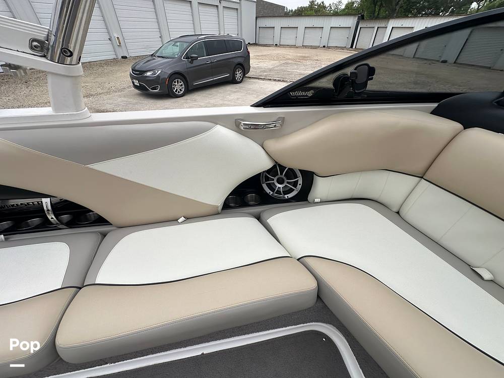 Slide: The Image of Malibu 247 LSV 2011 - 15313661
