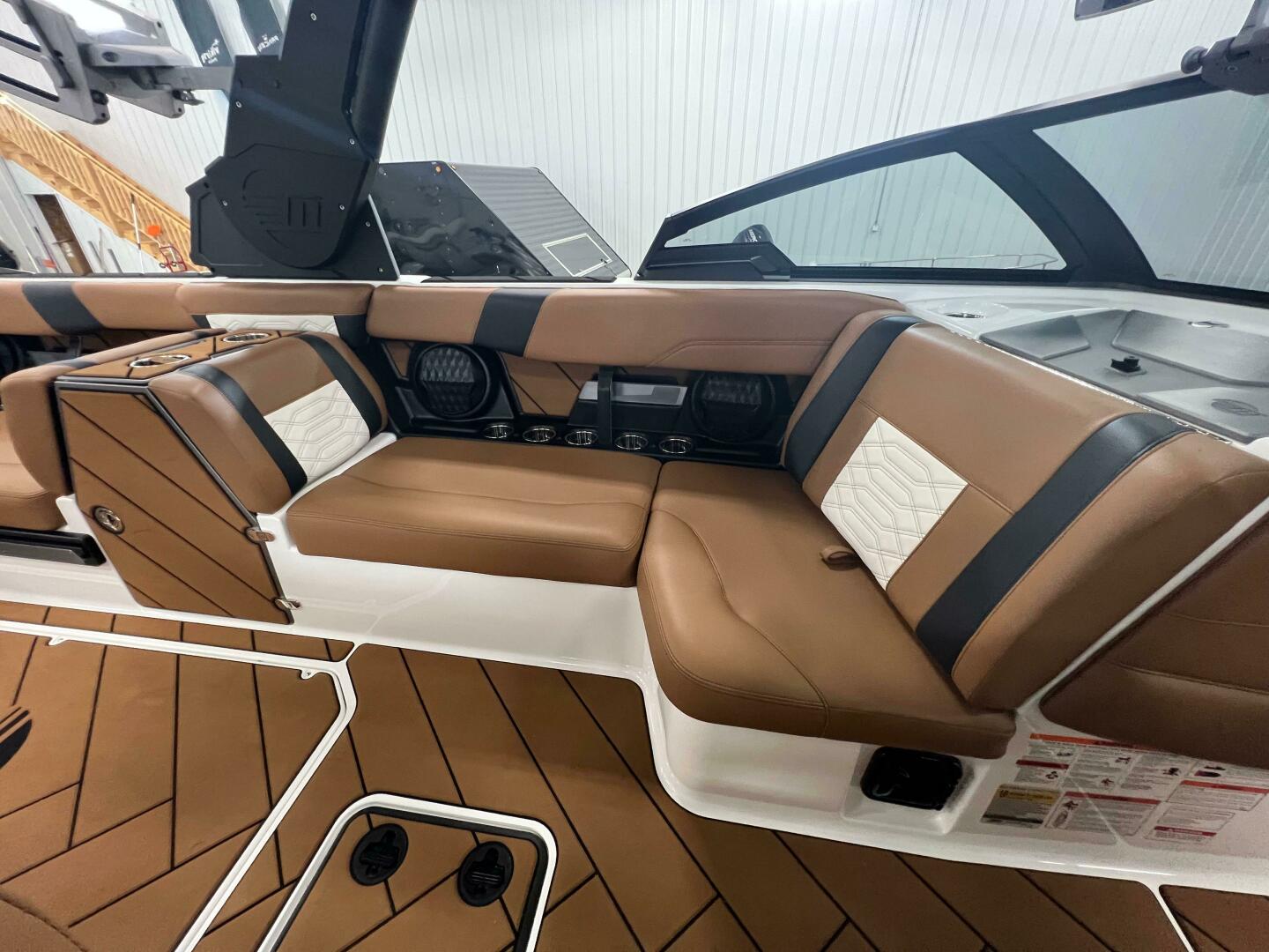 Slide: The Image of Malibu 26 LSV 2023 - 4441738