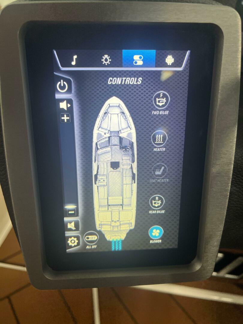 Slide: The Image of Malibu 26 LSV 2023 - 4441741