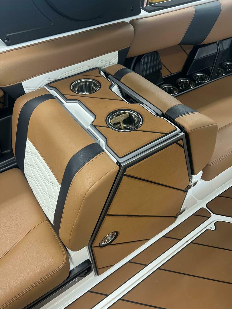 Slide: The Image of Malibu 26 LSV 2023 - 4441744