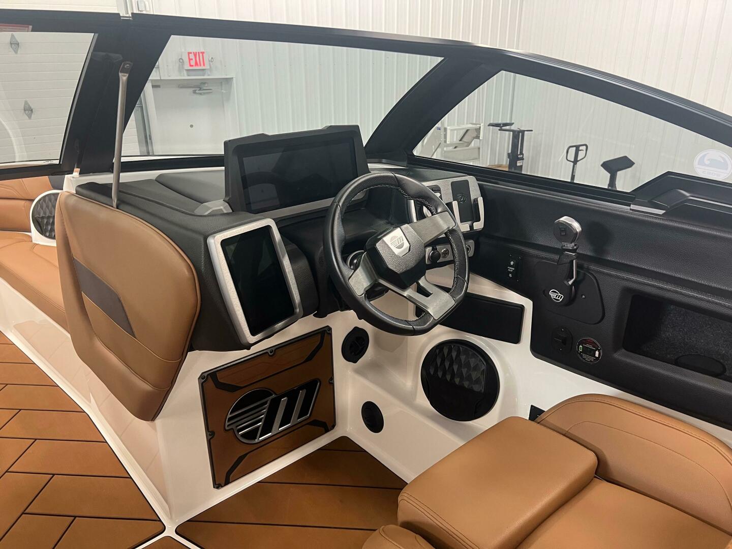 Slide: The Image of Malibu 26 LSV 2023 - 4441746