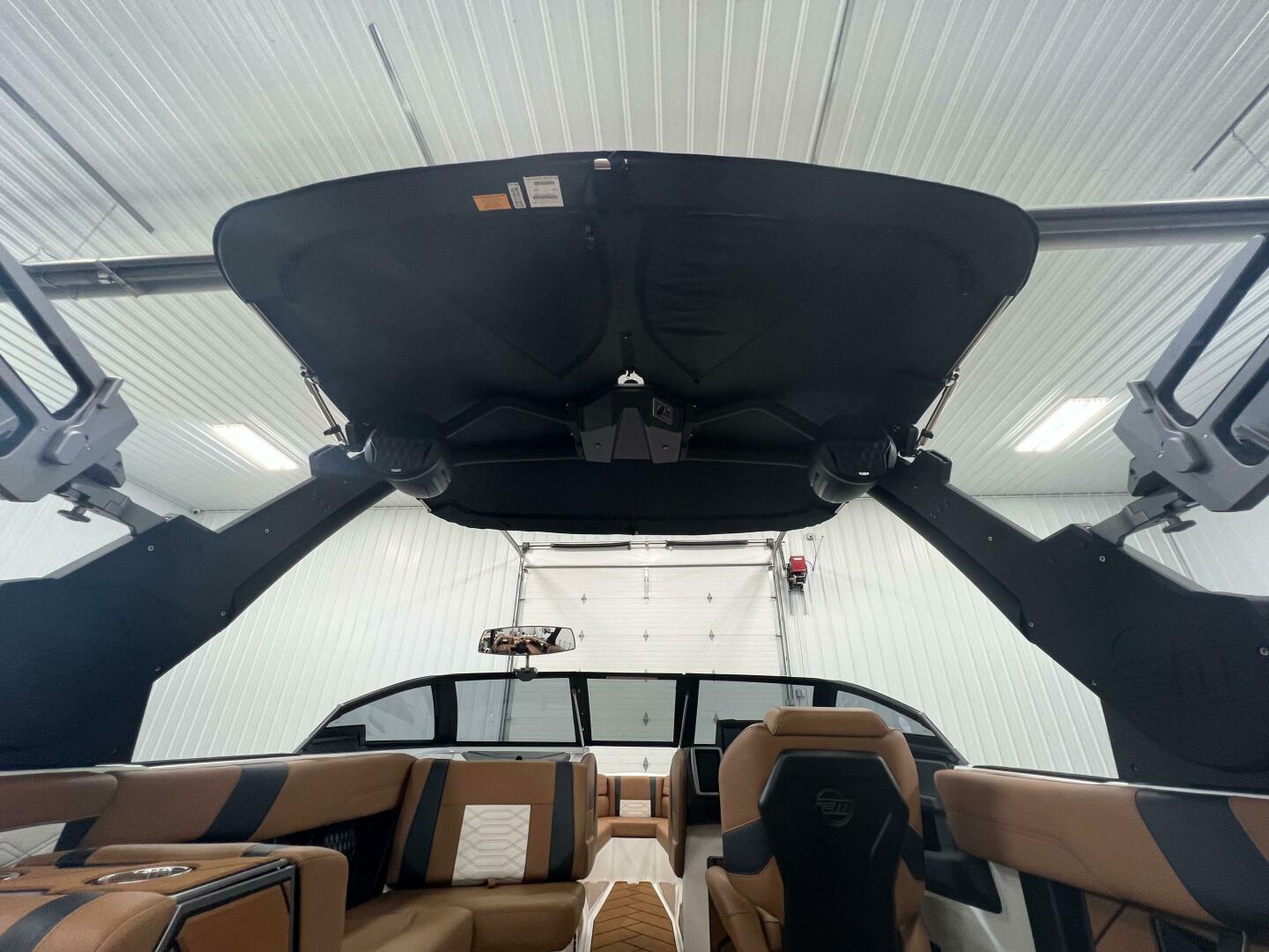Slide: The Image of Malibu 26 LSV 2023 - 4441758