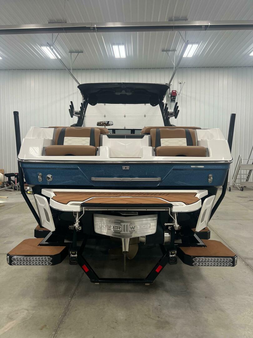 Slide: The Image of Malibu 26 LSV 2023 - 4441762