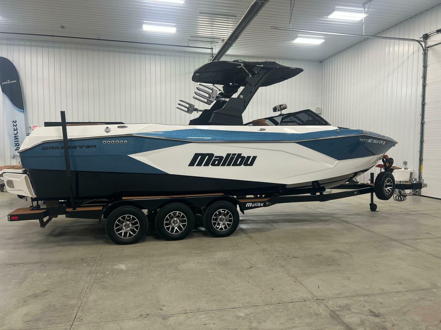 Slide: The Image of Malibu 26 LSV 2023 - 4441769