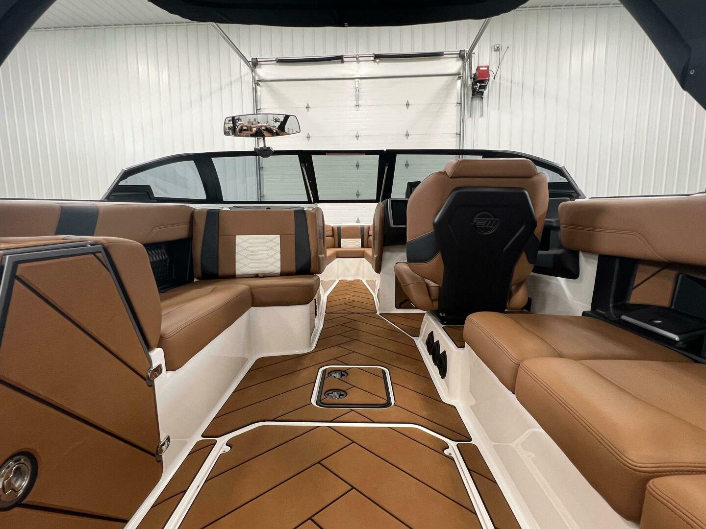 Slide: The Image of Malibu 26 LSV 2023 - 4441779