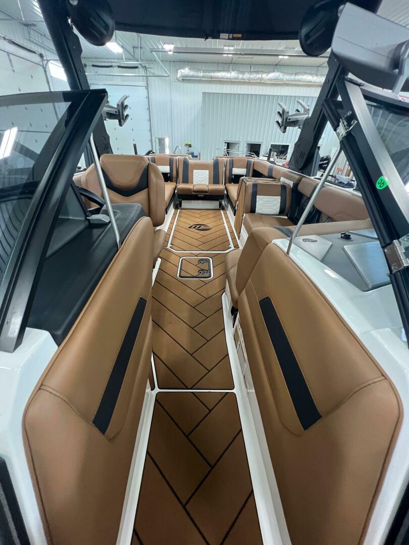 Slide: The Image of Malibu 26 LSV 2023 - 4441789
