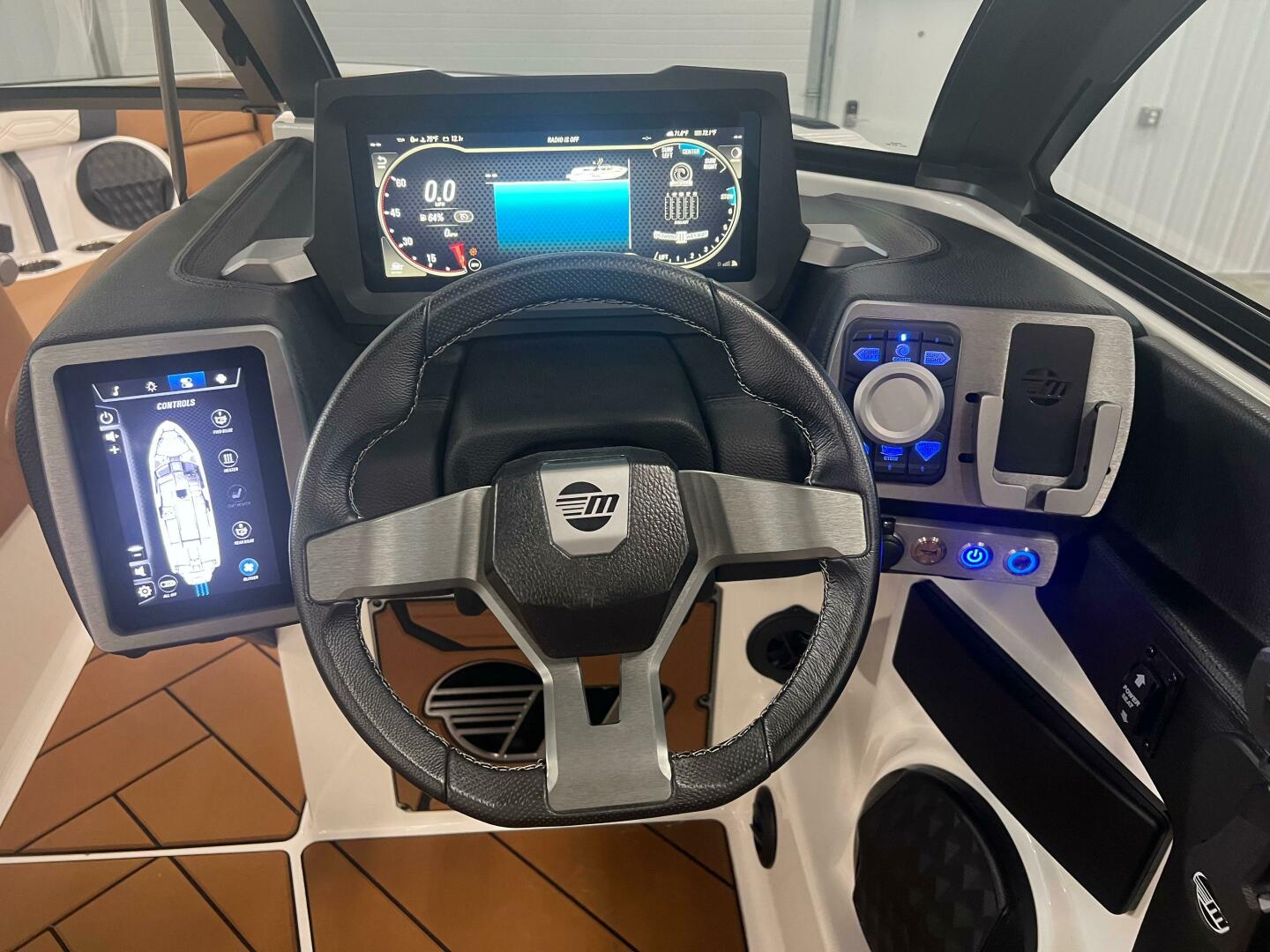 Slide: The Image of Malibu 26 LSV 2023 - 4441793
