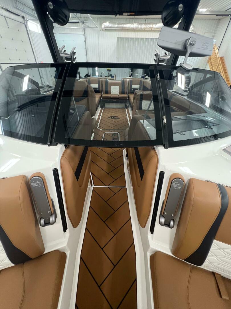Slide: The Image of Malibu 26 LSV 2023 - 4441796