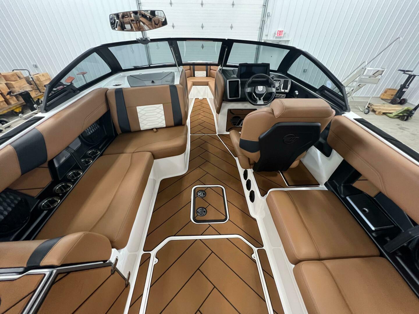 Slide: The Image of Malibu 26 LSV 2023 - 4441800