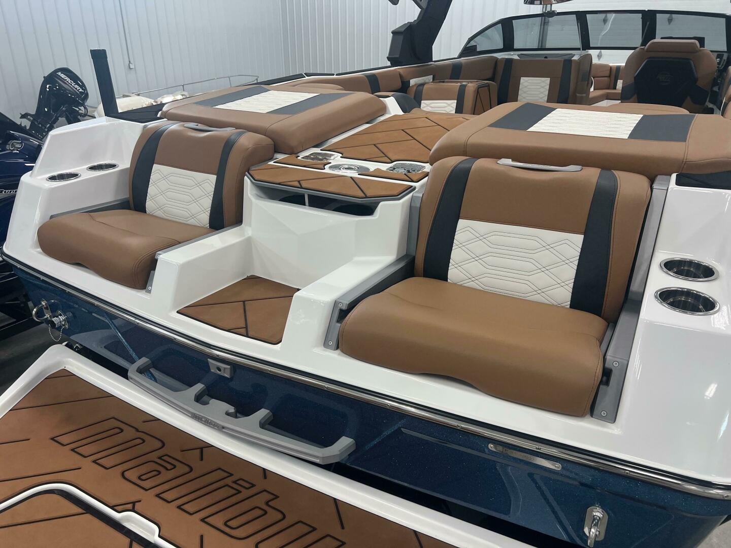 Slide: The Image of Malibu 26 LSV 2023 - 4441802