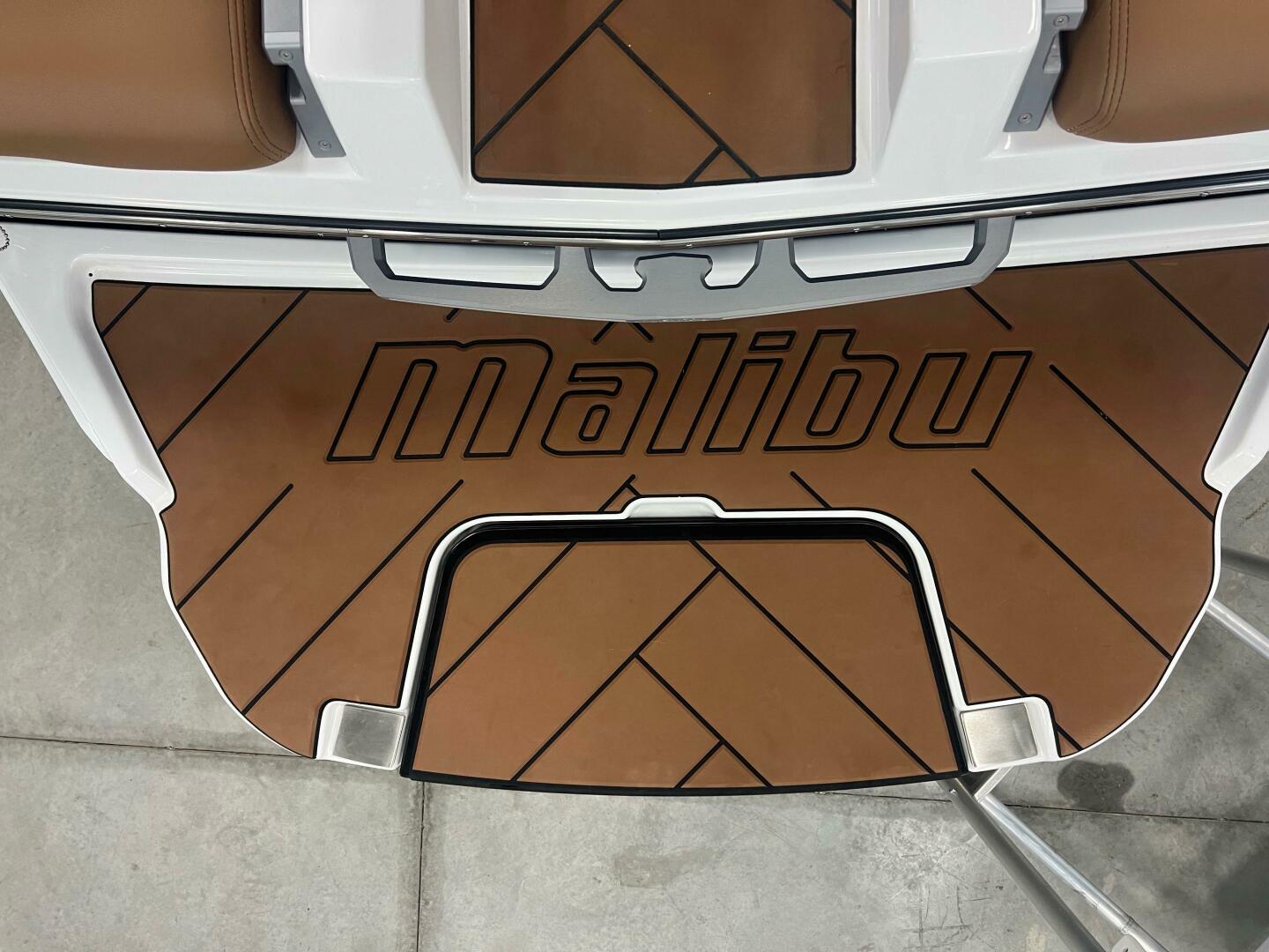 Slide: The Image of Malibu 26 LSV 2023 - 4441803