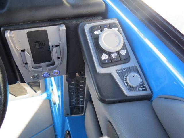 Slide: The Image of Malibu M220 - DEMO BOAT 2022 - 20
