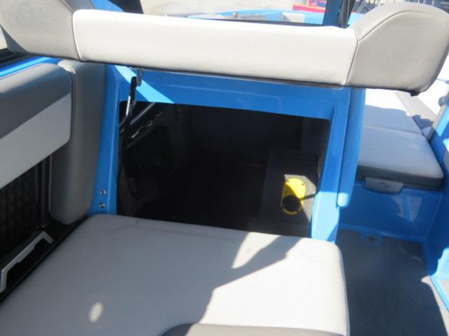 Slide: The Image of Malibu M220 - DEMO BOAT 2022 - 21