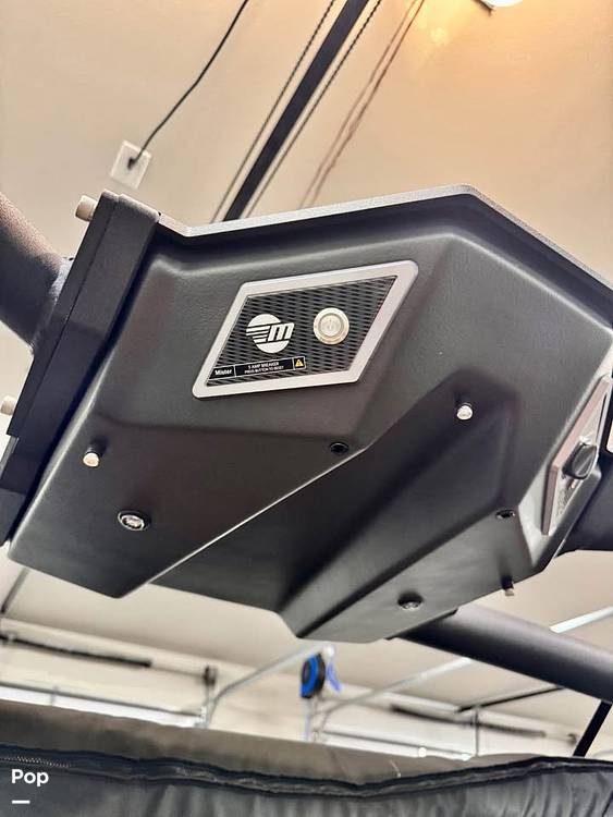 Slide: The Image of Malibu M240 2022 - 15273492