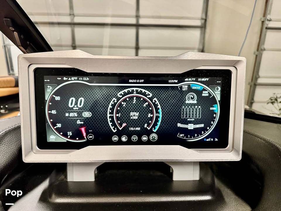 Slide: The Image of Malibu M240 2022 - 15273494