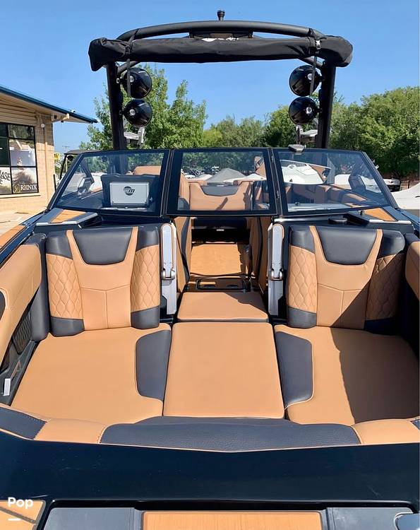 Slide: The Image of Malibu M240 2022 - 15273495