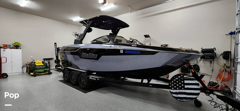 Slide: The Image of Malibu M240 2022 - 15290639