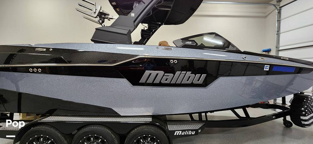 Slide: The Image of Malibu M240 2022 - 15290642