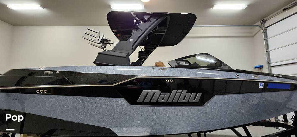 Slide: The Image of Malibu M240 2022 - 15290643