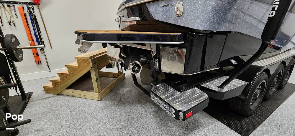 Slide: The Image of Malibu M240 2022 - 15290644