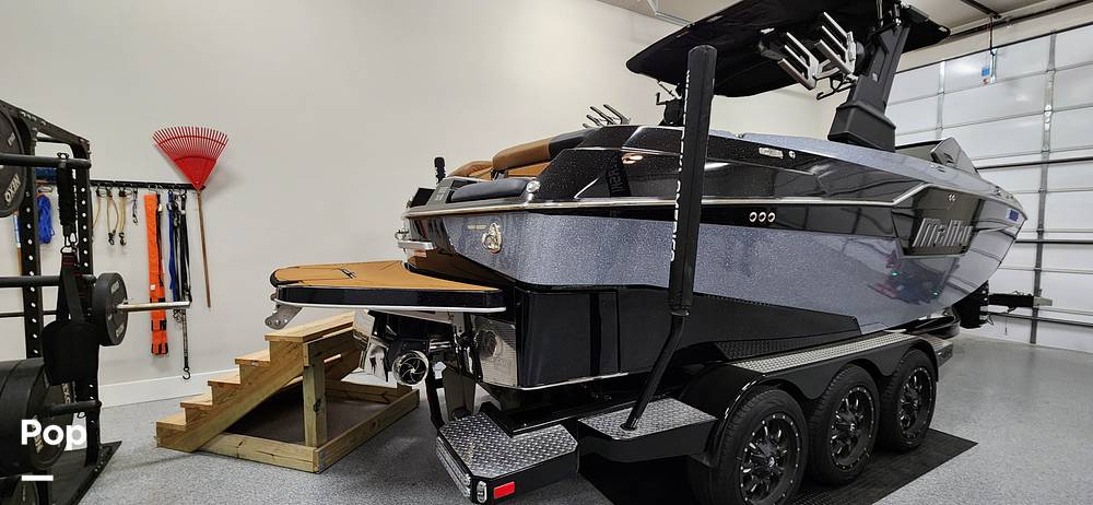 Slide: The Image of Malibu M240 2022 - 15290645