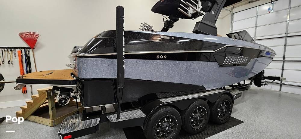 Slide: The Image of Malibu M240 2022 - 15290647