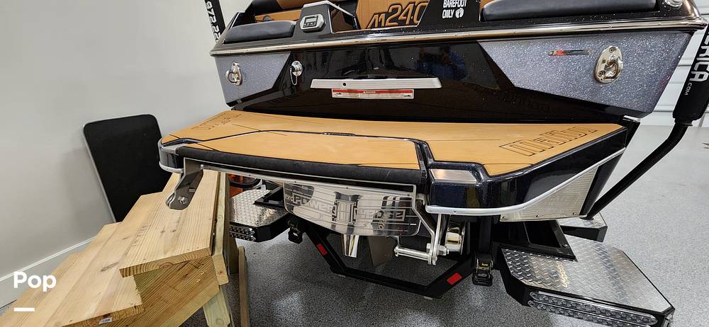 Slide: The Image of Malibu M240 2022 - 15290650