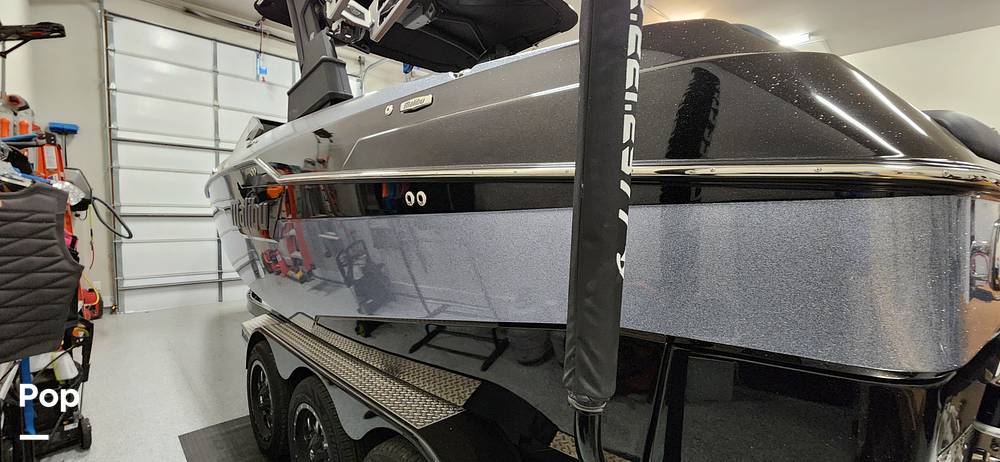 Slide: The Image of Malibu M240 2022 - 15290653