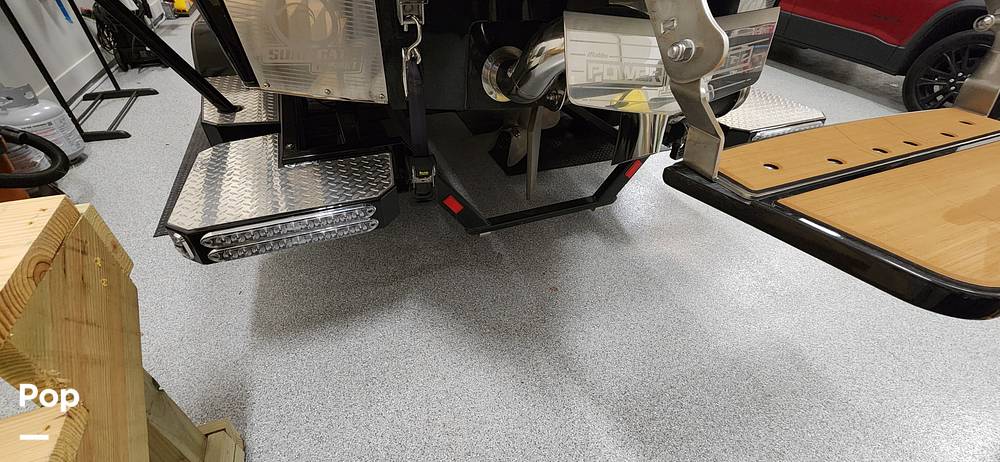 Slide: The Image of Malibu M240 2022 - 15290655