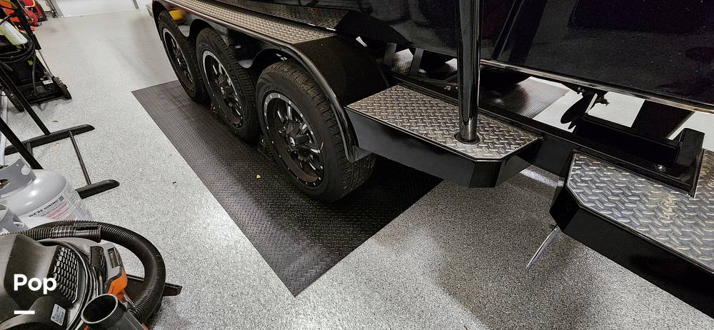 Slide: The Image of Malibu M240 2022 - 15290658