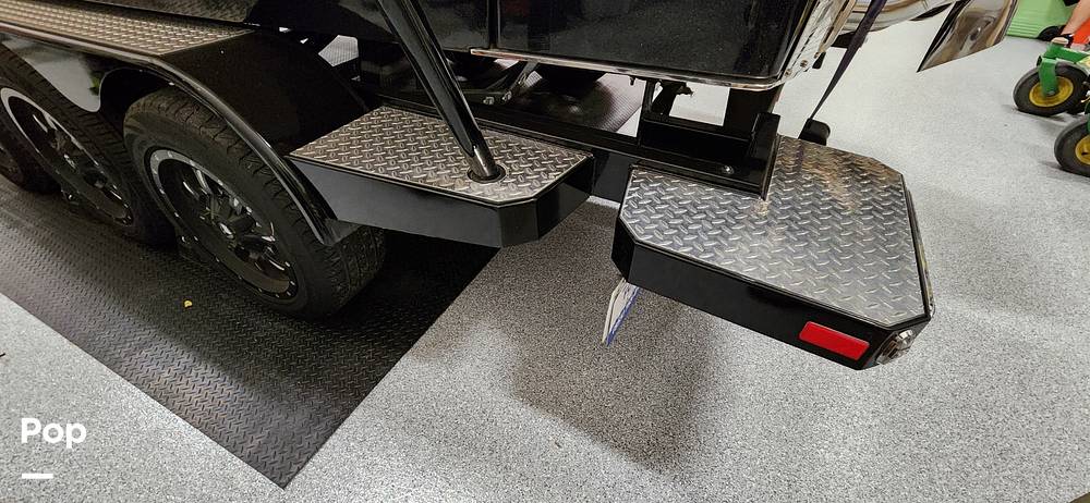 Slide: The Image of Malibu M240 2022 - 15290659