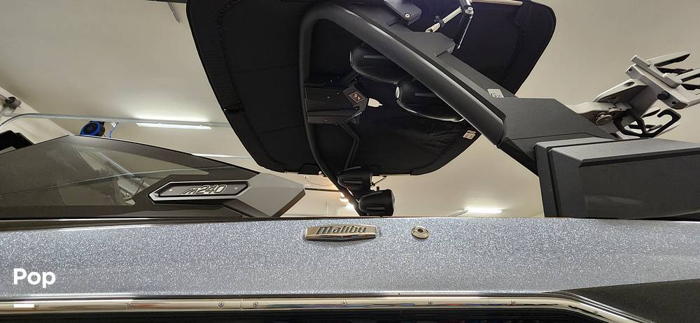 Slide: The Image of Malibu M240 2022 - 15290661