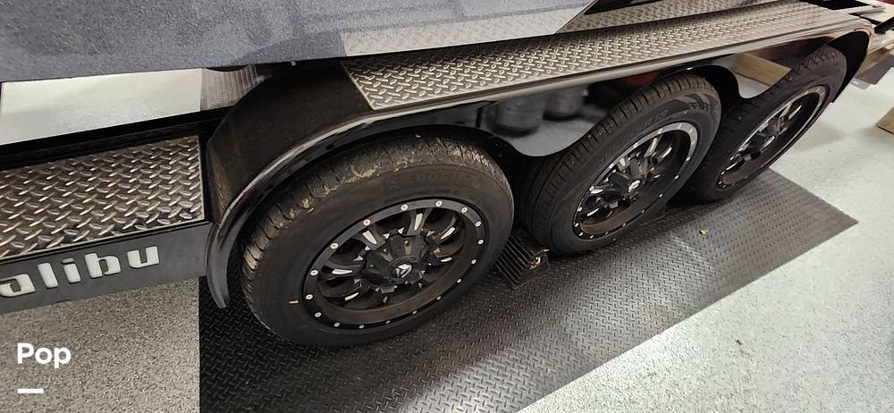 Slide: The Image of Malibu M240 2022 - 15290663