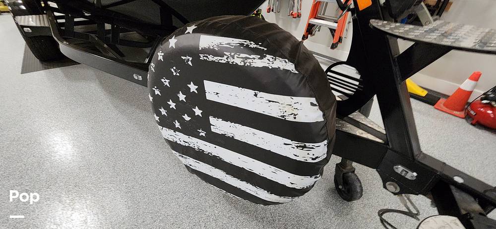 Slide: The Image of Malibu M240 2022 - 15290664