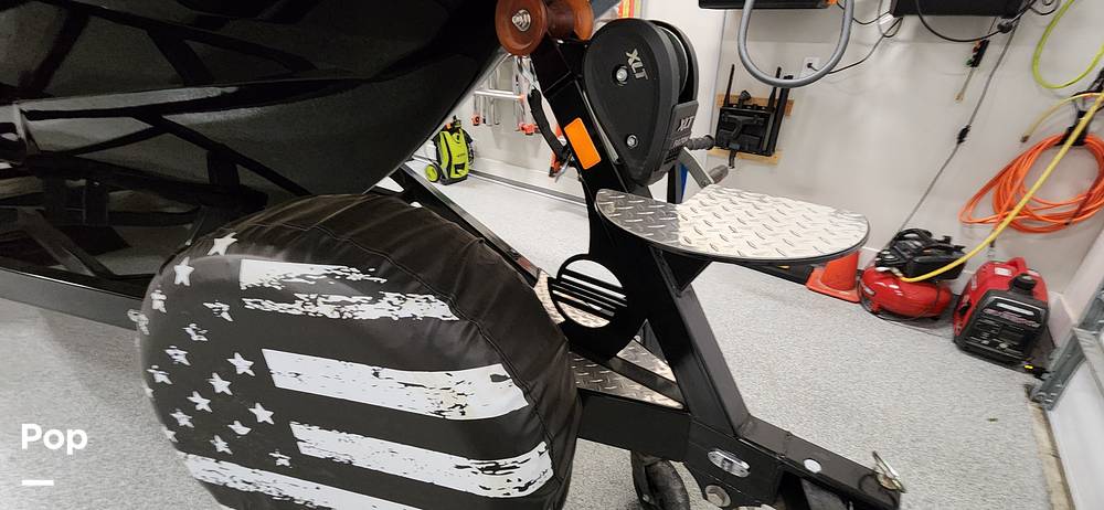 Slide: The Image of Malibu M240 2022 - 15290665