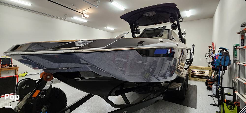 Slide: The Image of Malibu M240 2022 - 15290667