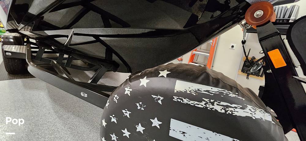 Slide: The Image of Malibu M240 2022 - 15290670