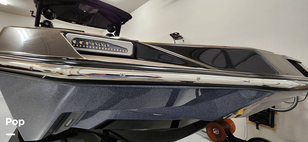 Slide: The Image of Malibu M240 2022 - 15290671