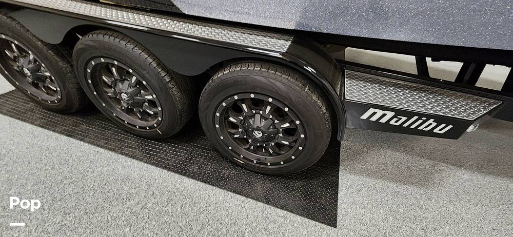 Slide: The Image of Malibu M240 2022 - 15290672