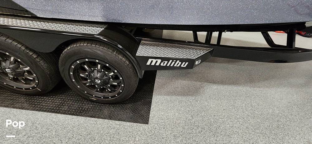 Slide: The Image of Malibu M240 2022 - 15290673