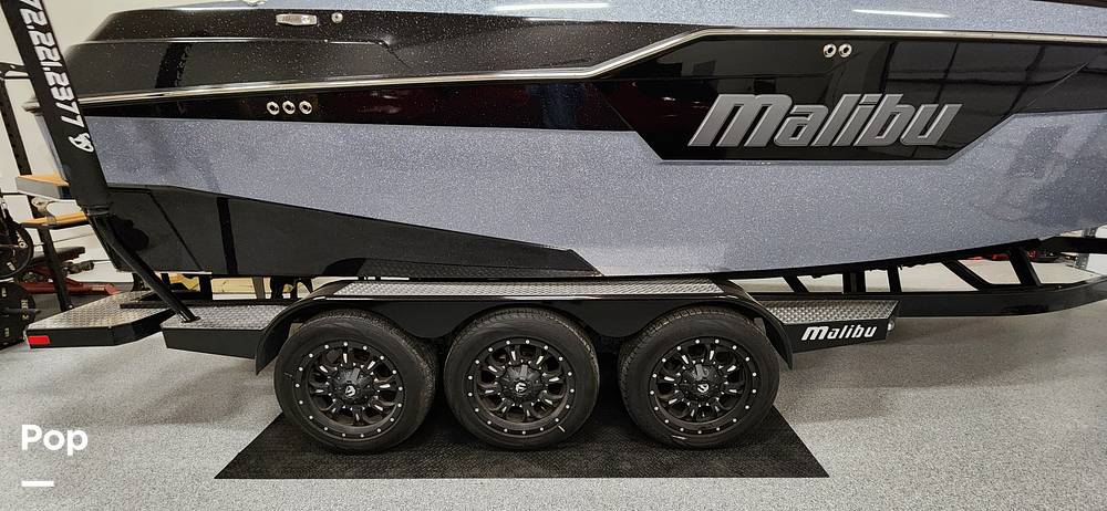 Slide: The Image of Malibu M240 2022 - 15290676